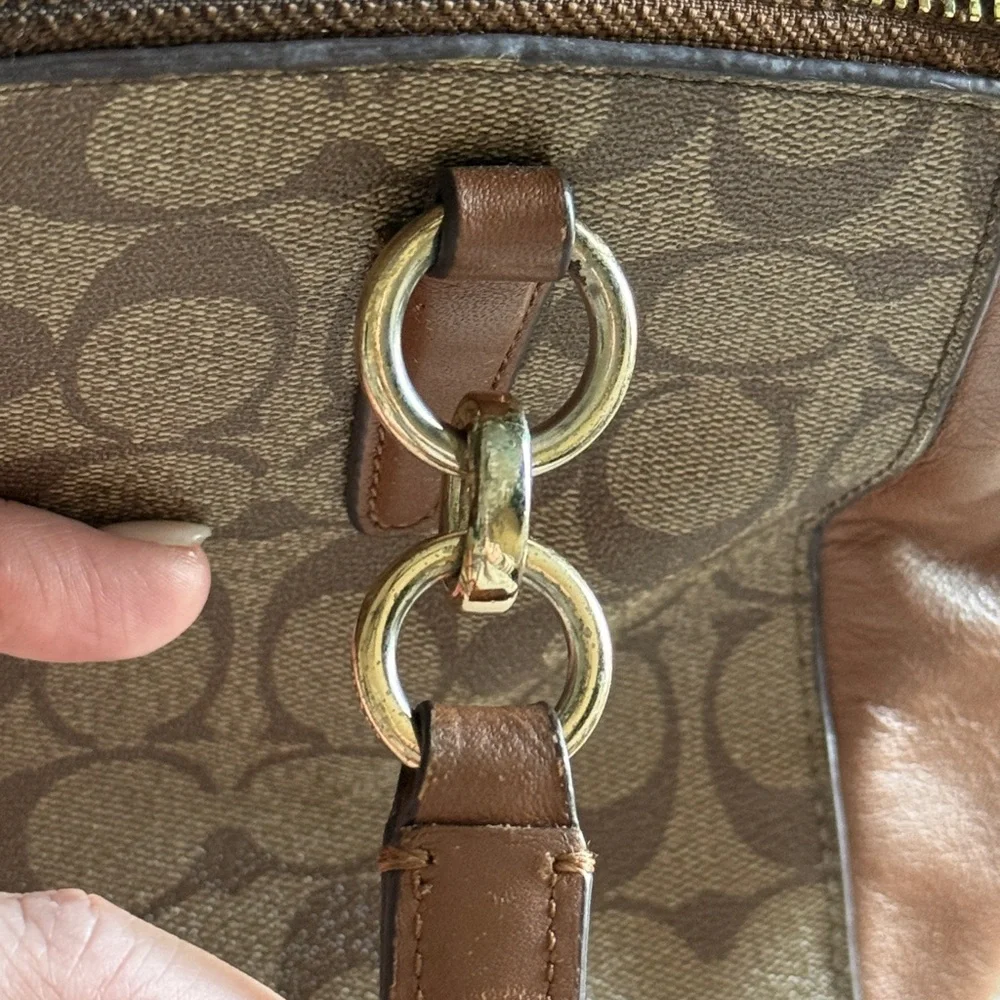 Coach Christie Carryall Signature Khaki Brown - Picture 13 of 17